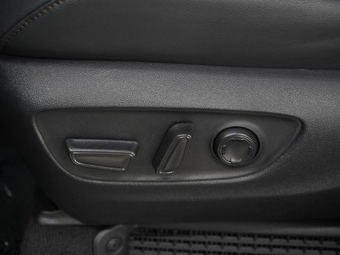 Used 2025 Toyota Sienna Platinum AWD/4WD image 30