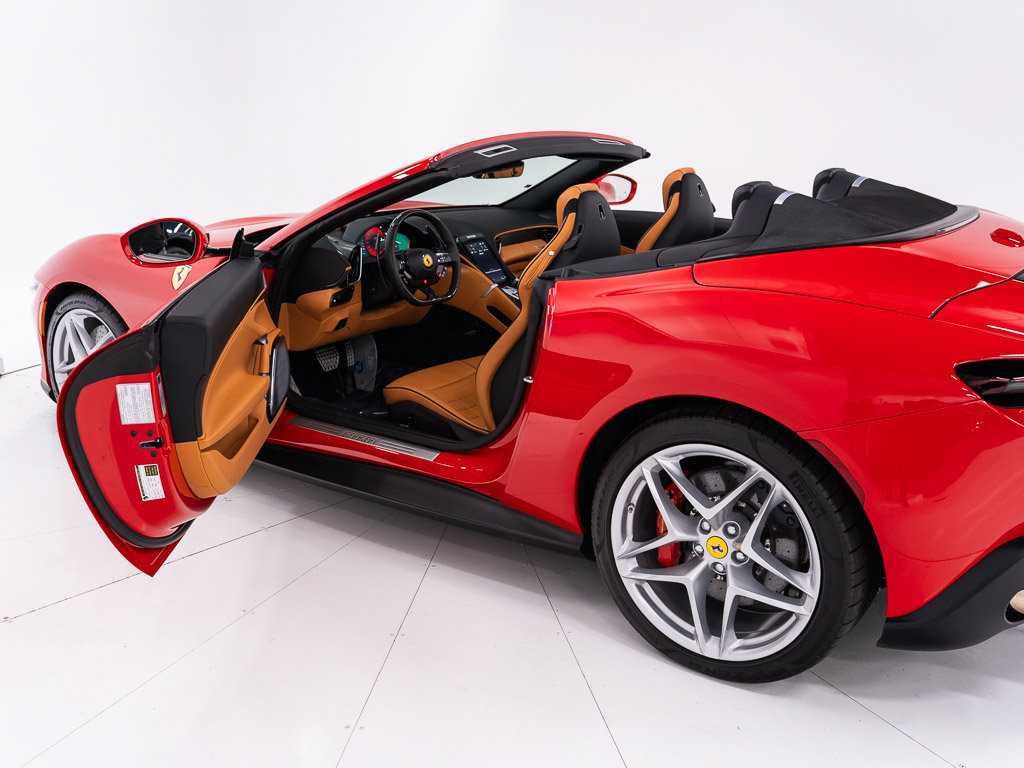 Used 2025 Ferrari Roma Spider RWD image 17