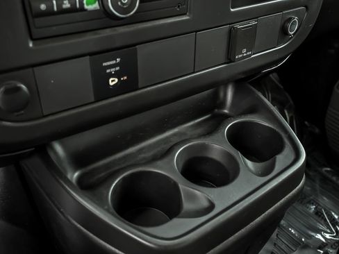 Used 2015 Chevrolet Express 4500 RWD image 19