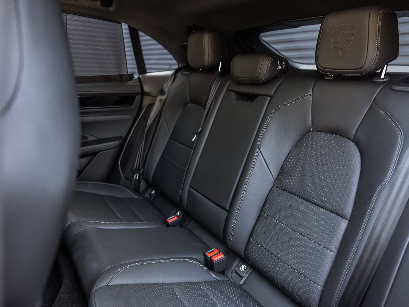 Certified 2025 Porsche Macan 4 Electric AWD/4WD image 19