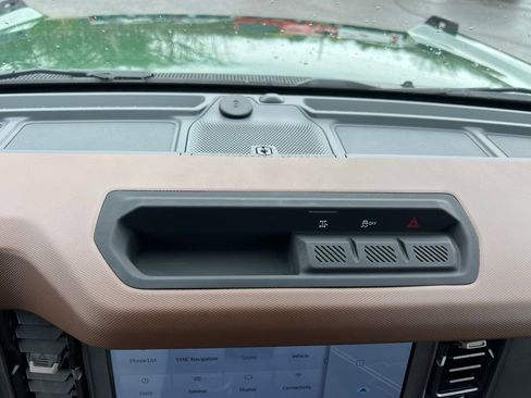 Used 2024 Ford Bronco Outer Banks image 28