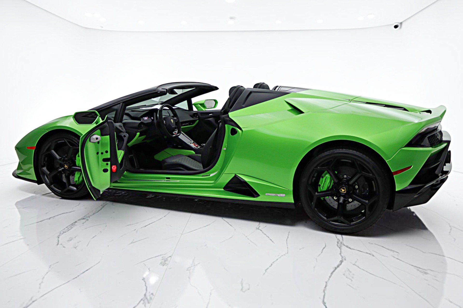 Used 2023 Lamborghini Huracan EVO RWD image 5