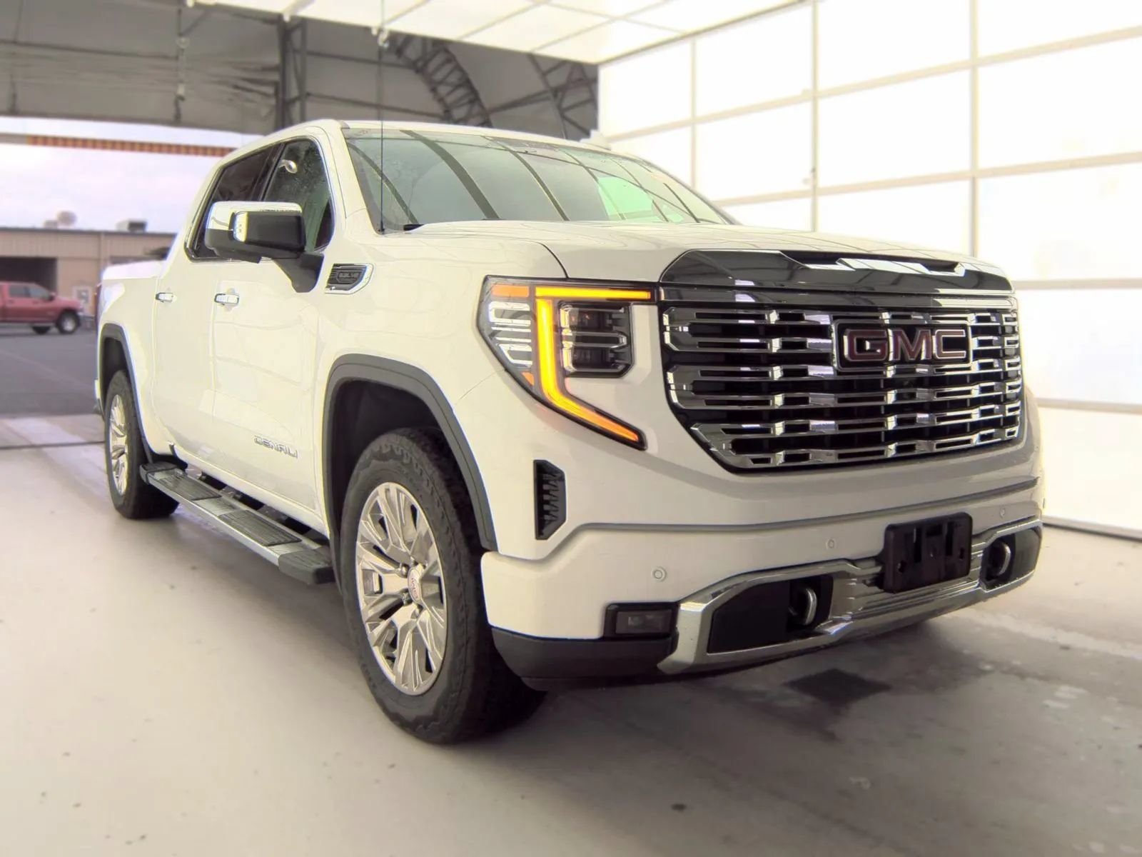 Used 2022 GMC Sierra 1500 Denali w/ Technology Package AWD/4WD image 4