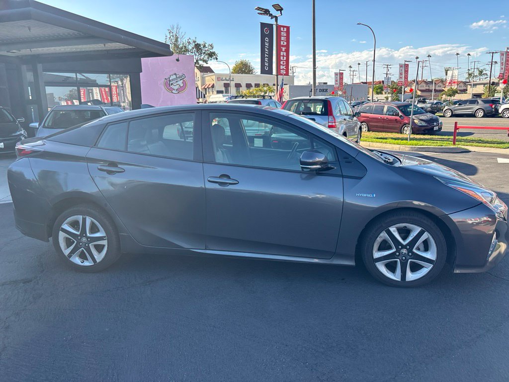Used 2016 Toyota Prius Three Touring FWD image 3