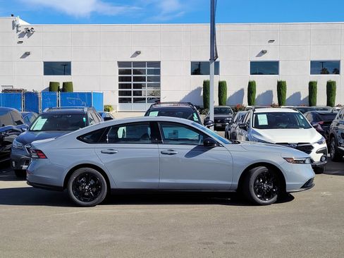 Used 2025 Honda Accord SE image 4