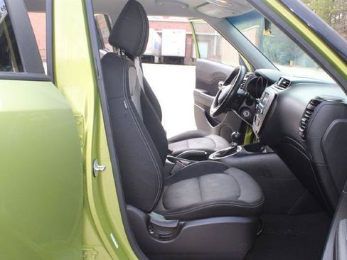Used 2017 Kia Soul + FWD image 7