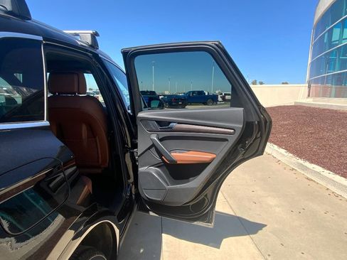 Used 2024 Audi Q5 2.0T Premium w/ Convenience Package image 16