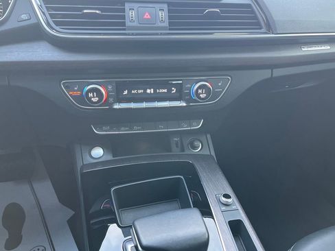 Used 2023 Audi Q5 2.0T Premium w/ Convenience Package image 19