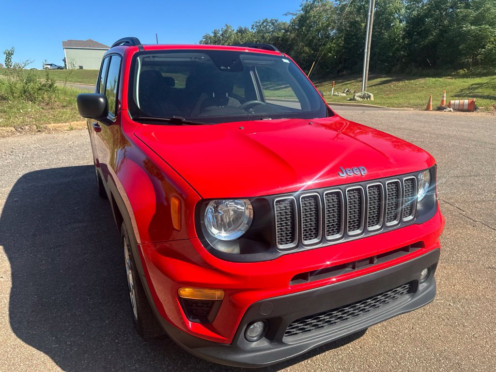 Certified 2022 Jeep Renegade Latitude w/ Sun/Sound Group AWD/4WD image 4