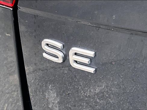 Certified 2023 Volkswagen Tiguan SE R-Line image 10