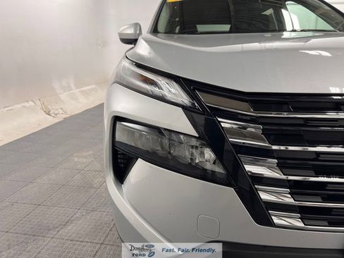 Used 2025 Nissan Rogue SV FWD image 9