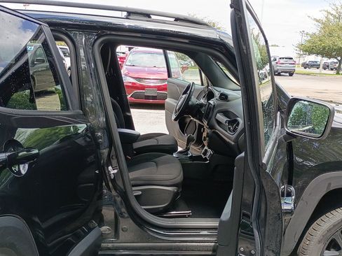 Used 2022 Jeep Renegade Altitude w/ Convenience Group AWD/4WD image 15
