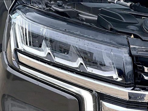 Used 2021 Chevrolet Suburban Premier AWD/4WD image 28