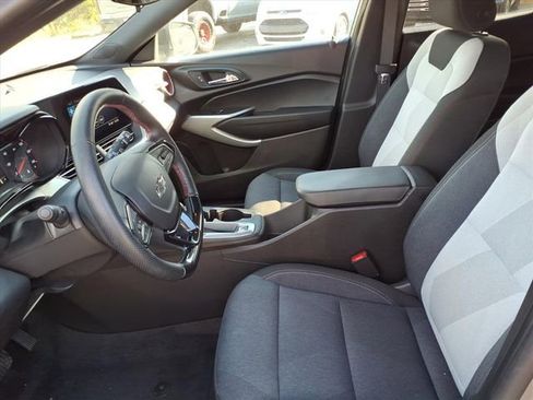 Used 2025 Chevrolet Trax RS w/ Driver Confidence Package image 7