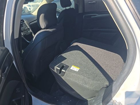 Used 2018 Ford Fusion SE FWD image 18