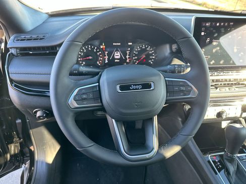 New 2026 Jeep Compass Latitude image 14