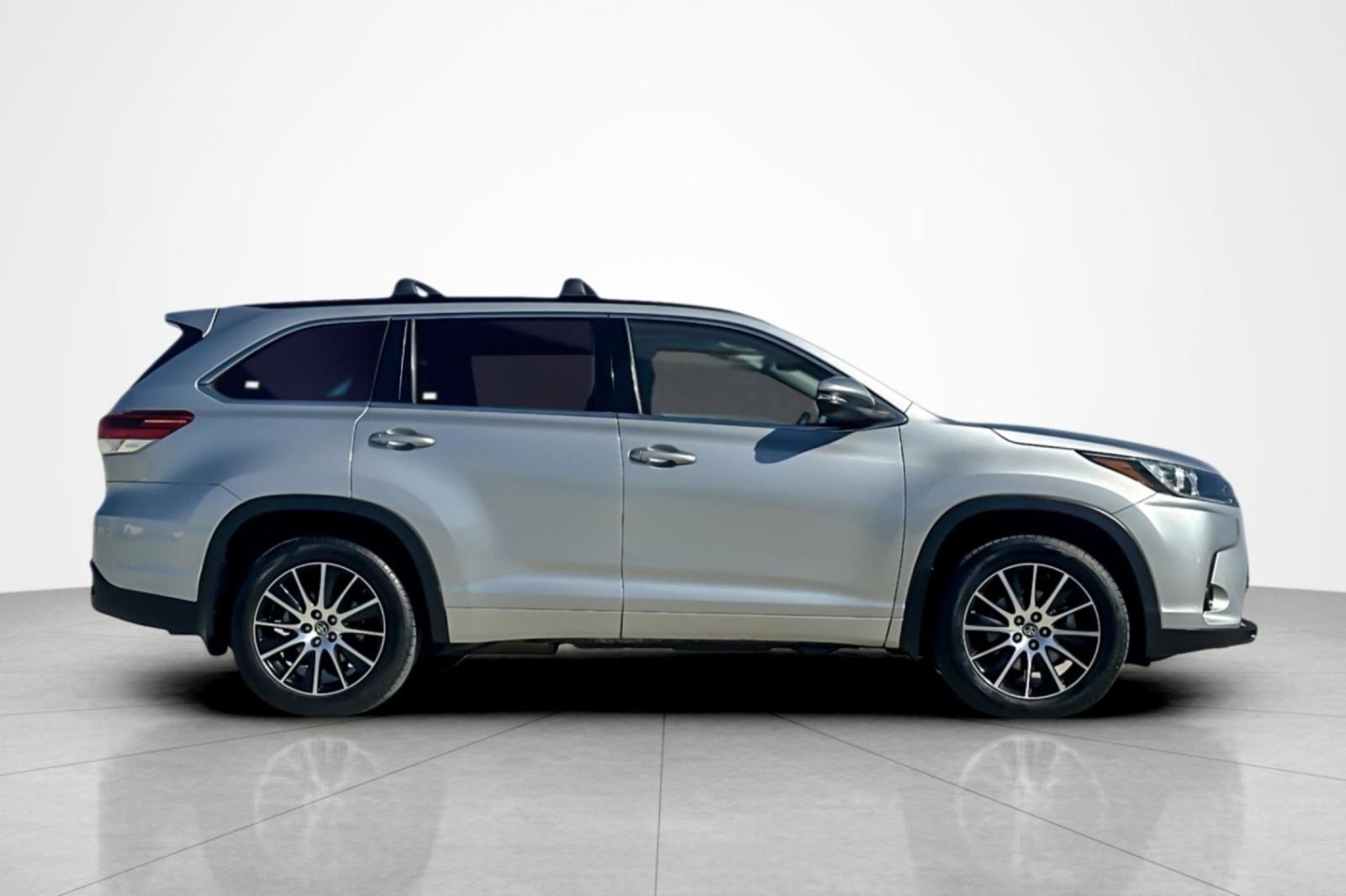 Certified 2018 Toyota Highlander SE w/ Protection Package #1 FWD image 6