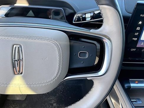 Used 2024 Lincoln Nautilus Reserve image 17