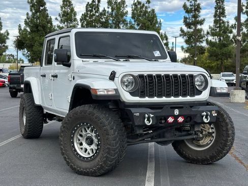 Used 2024 Jeep Gladiator Sport AWD/4WD image 1