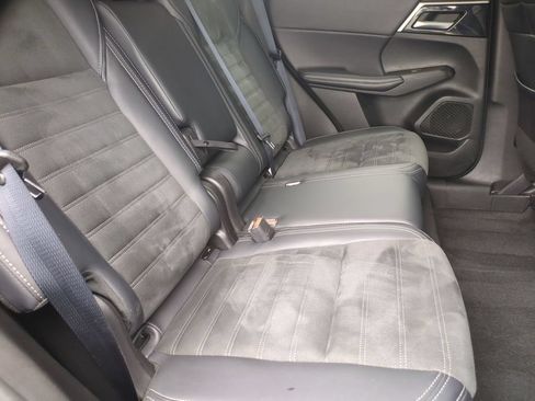 Used 2024 Mitsubishi Outlander AWD image 15