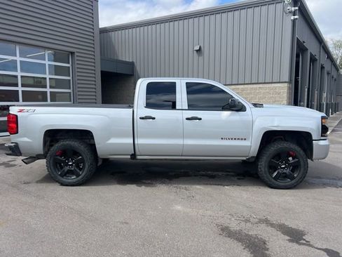 Used 2018 Chevrolet Silverado 1500 LT w/ Redline Edition AWD/4WD image 4