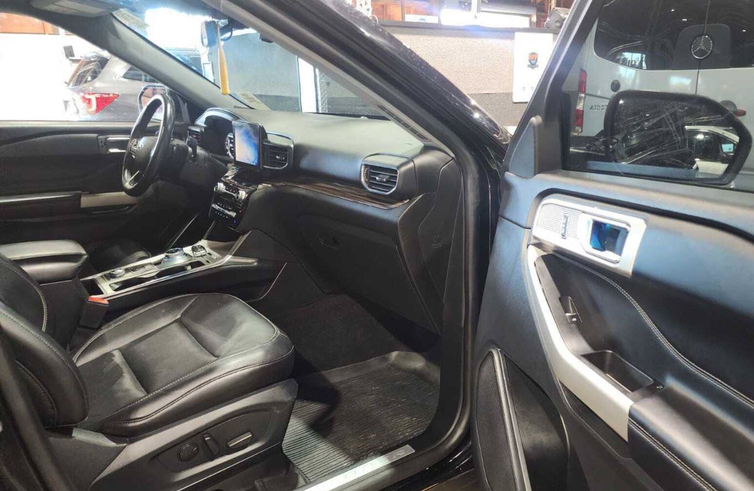 Used 2021 Ford Explorer Limited w/ Equipment Group 301A AWD/4WD image 5