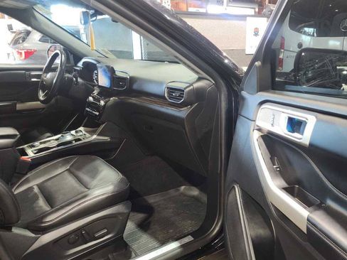 Used 2021 Ford Explorer Limited w/ Equipment Group 301A AWD/4WD image 5