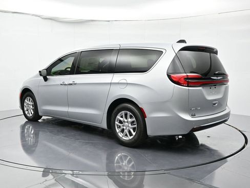 New 2026 Chrysler Pacifica Select image 8