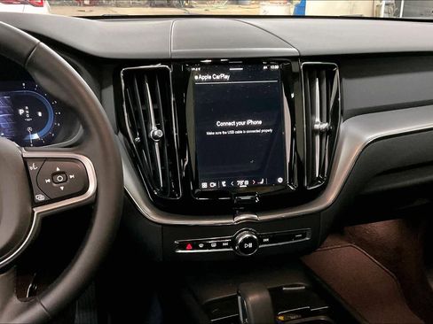 Used 2025 Volvo XC60 B5 Core w/ Protection Package Premier image 9