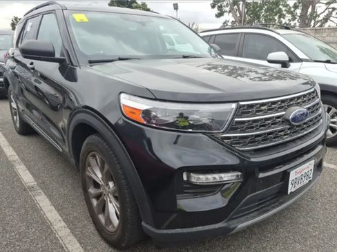 Used 2023 Ford Explorer XLT w/ Equipment Group 202A AWD/4WD image 2