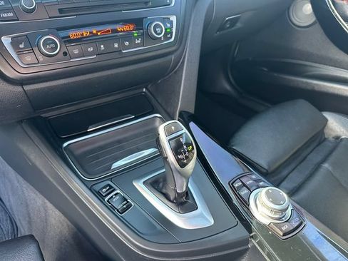 Used 2013 BMW 335i xDrive Sedan w/ Technology Pkg AWD/4WD image 17