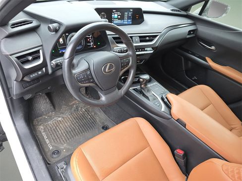 Used 2022 Lexus UX 250h w/ Premium Package image 22