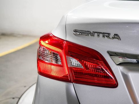 Used 2016 Nissan Sentra SV FWD image 11