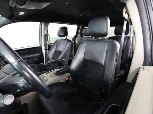 Used 2017 Dodge Grand Caravan SXT FWD image 11