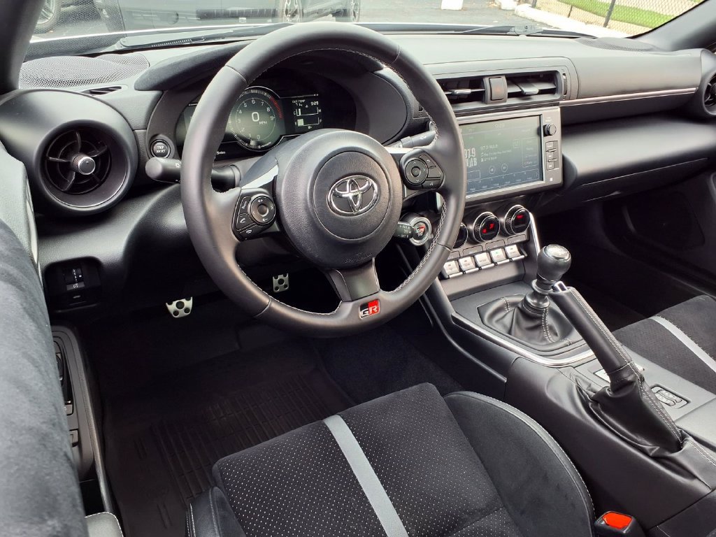 Used 2022 Toyota GR86 Premium w/ ALL Weather Mat Package (TMS) RWD image 5