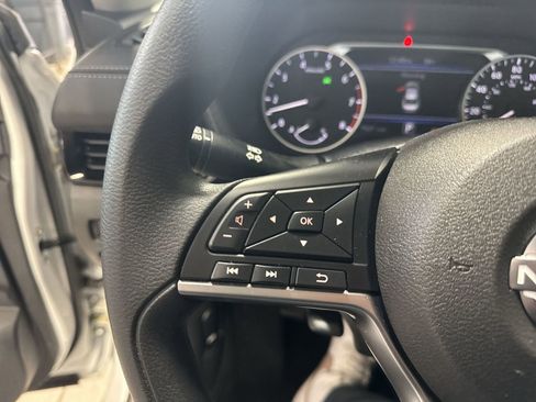 Certified 2025 Nissan Sentra SV image 18