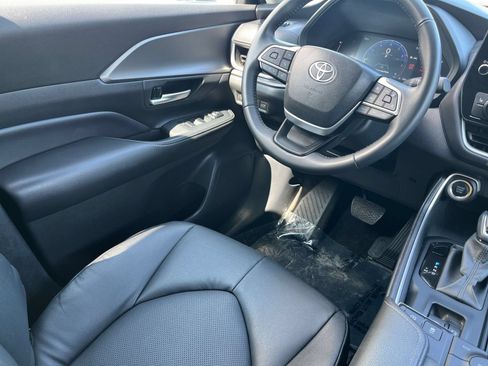 Used 2025 Toyota Grand Highlander FWD image 34