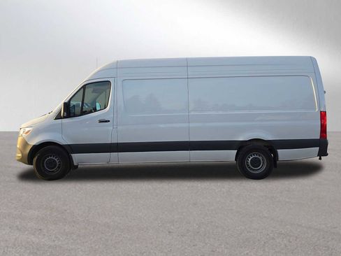 Used 2025 Mercedes-Benz Sprinter 2500 image 6
