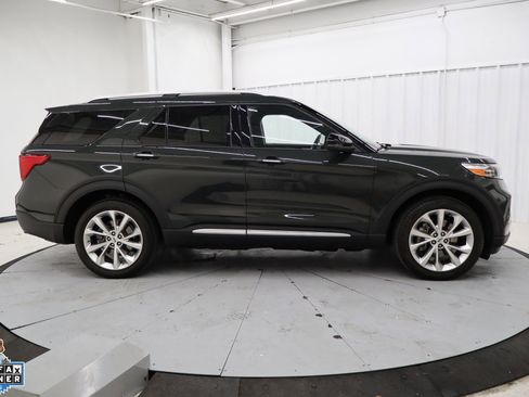Certified 2023 Ford Explorer Platinum w/ Technology Package RWD image 2
