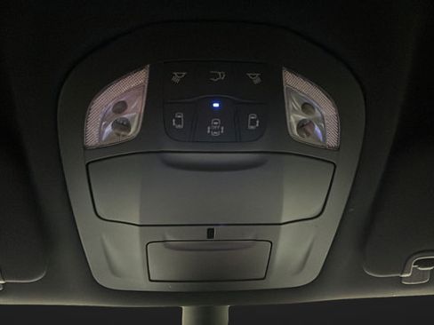 Used 2024 Chrysler Pacifica Limited FWD image 33