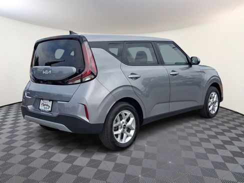 Certified 2025 Kia Soul LX w/ LX Technology Package FWD image 6