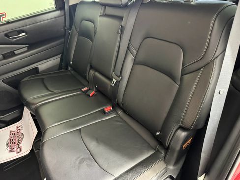 Used 2022 Nissan Pathfinder SL AWD/4WD image 38
