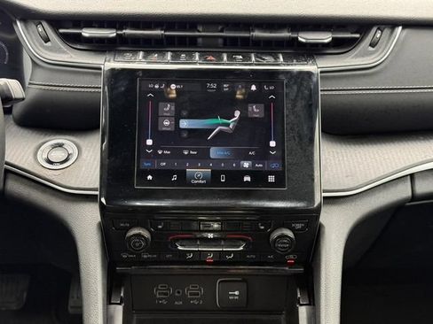 Used 2023 Jeep Grand Cherokee Laredo AWD/4WD image 21