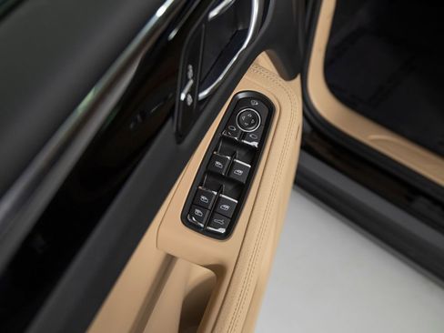 Certified 2025 Porsche Macan AWD/4WD image 20