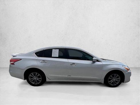 Used 2015 Nissan Altima 2.5 S w/ Sport Value Package FWD image 5