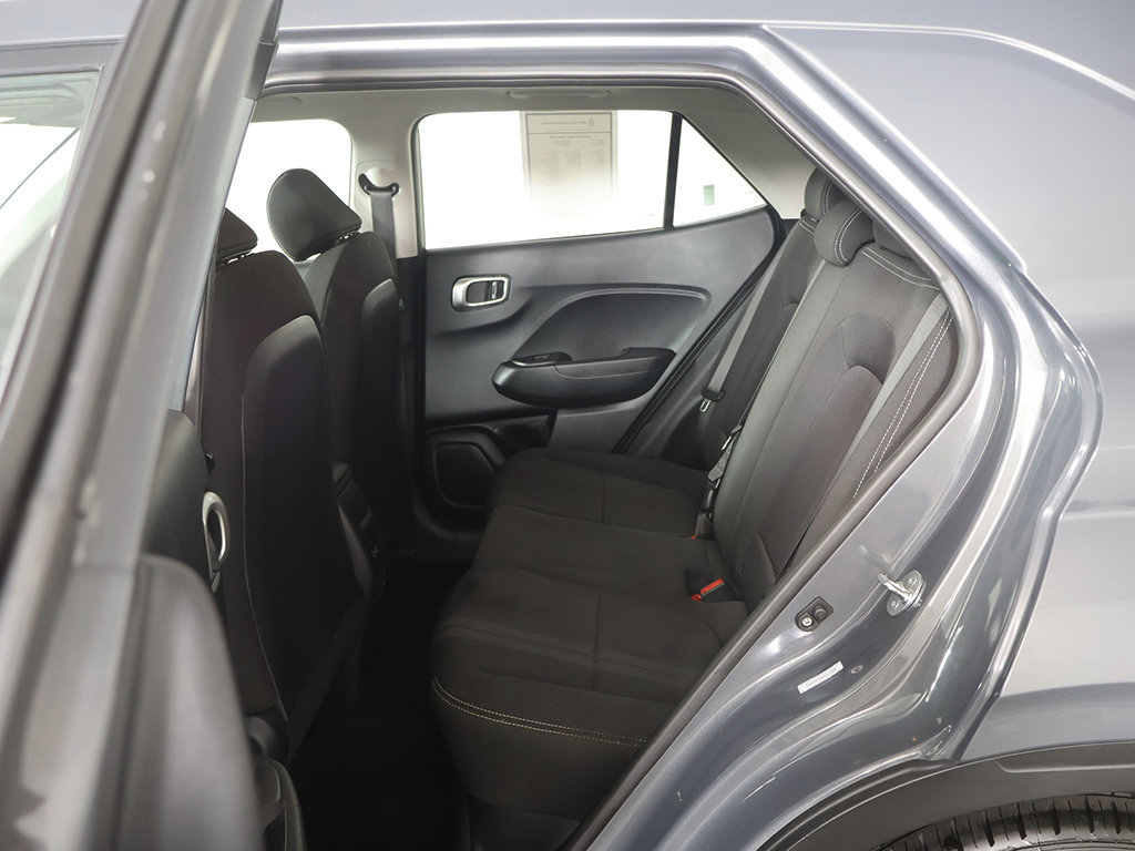 Used 2024 Hyundai Venue SEL FWD image 30