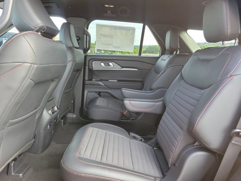 New 2026 Ford Explorer ST-Line w/ ST-Line Street Pack RWD image 9
