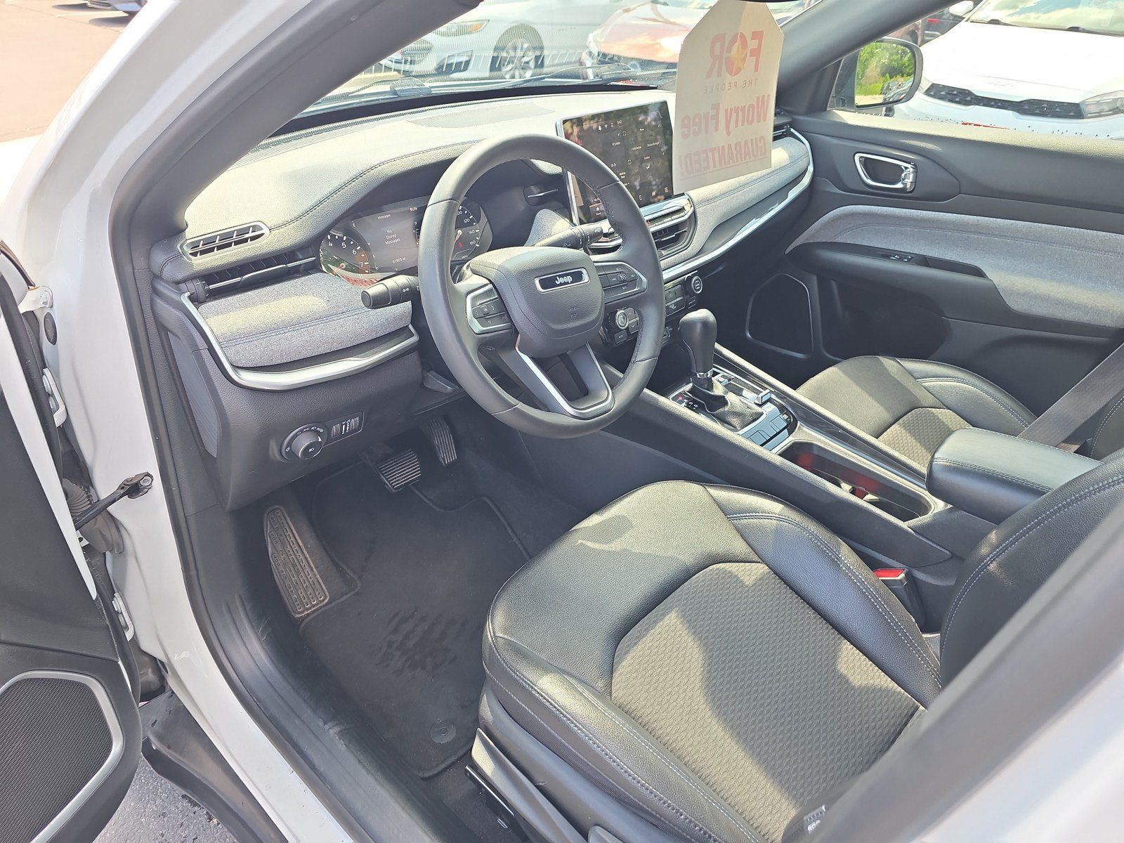 Used 2024 Jeep Compass Latitude AWD/4WD image 11