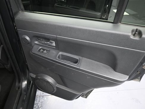 Used 2011 Jeep Liberty Sport image 27