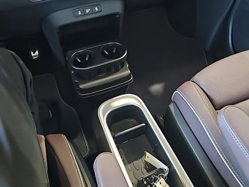 Used 2025 Volkswagen ID. Buzz Pro S Plus image 33